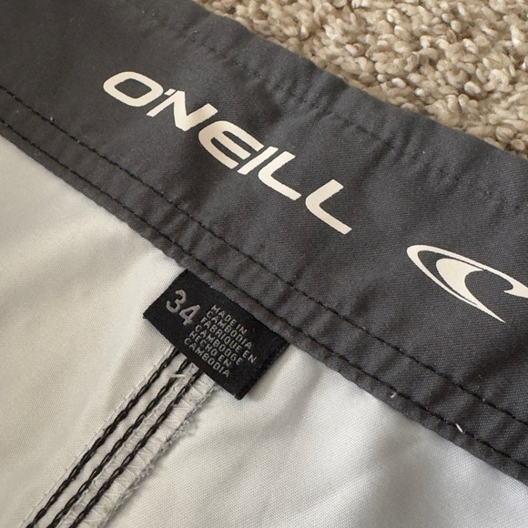 O’Neill Men’s white and grey Striped Board Shorts size 34 - Picture 4 of 11